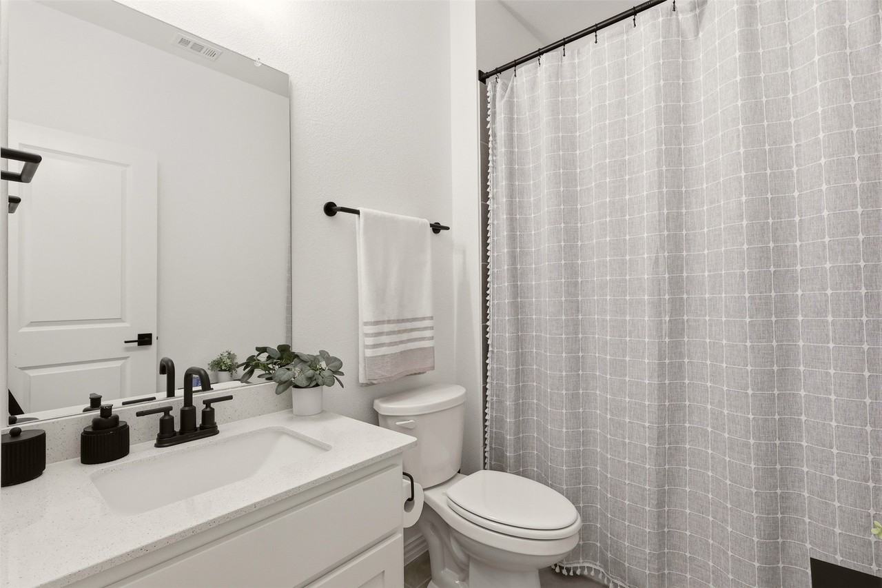 721 Declaration Dr - Photo 6 of 25