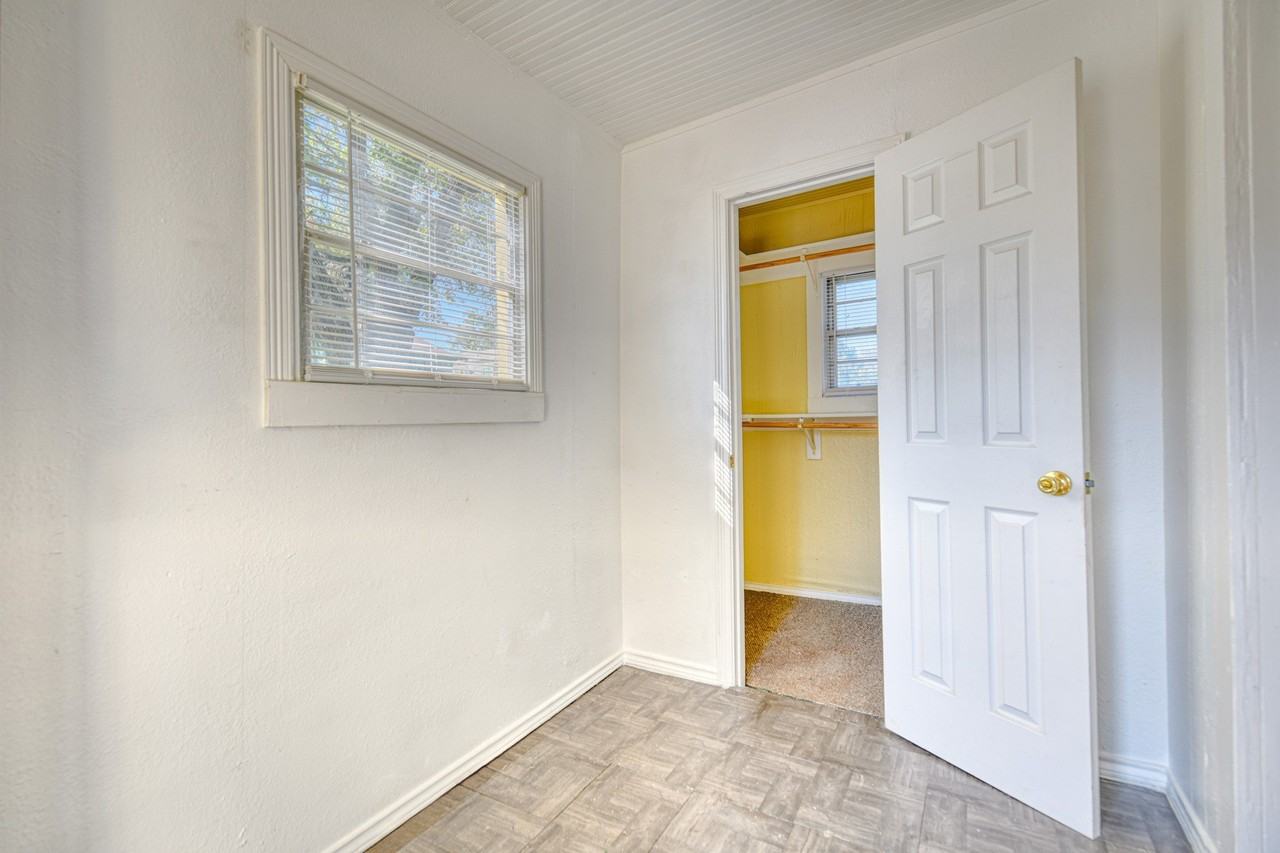 1559 Vermont Ave - Photo 2 of 18