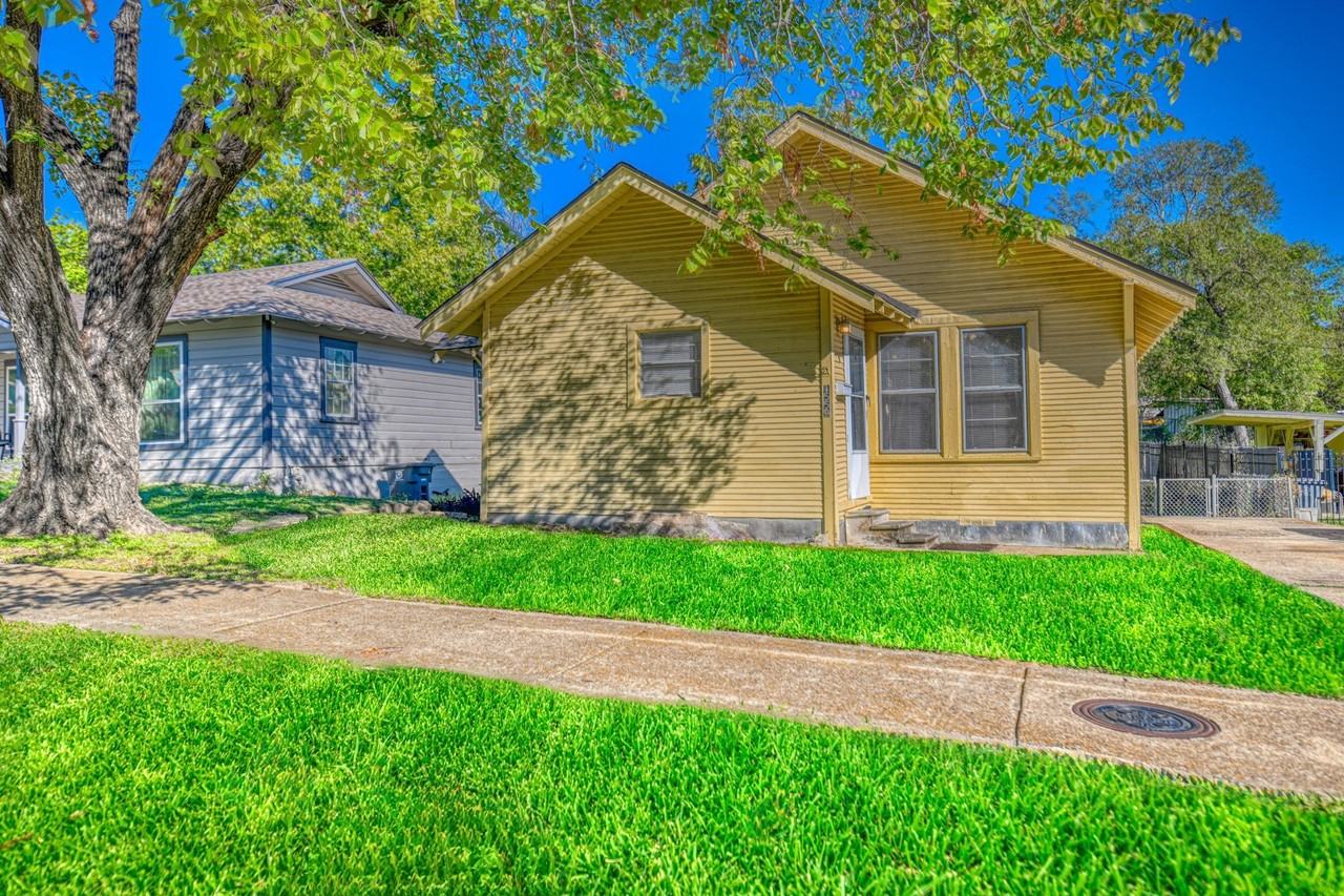 1559 Vermont Ave - Photo 3 of 18