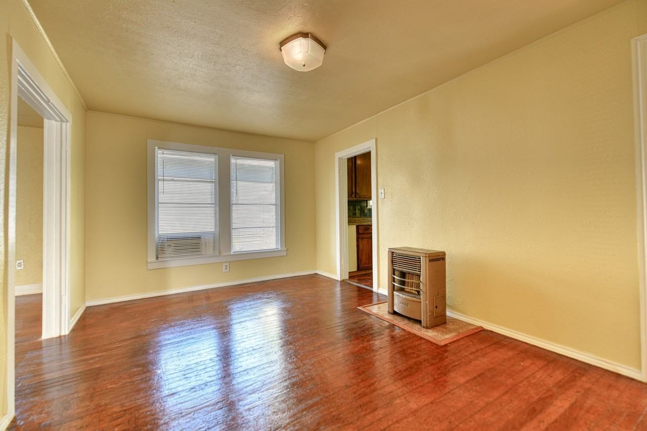 1559 Vermont Ave - Photo 4 of 18