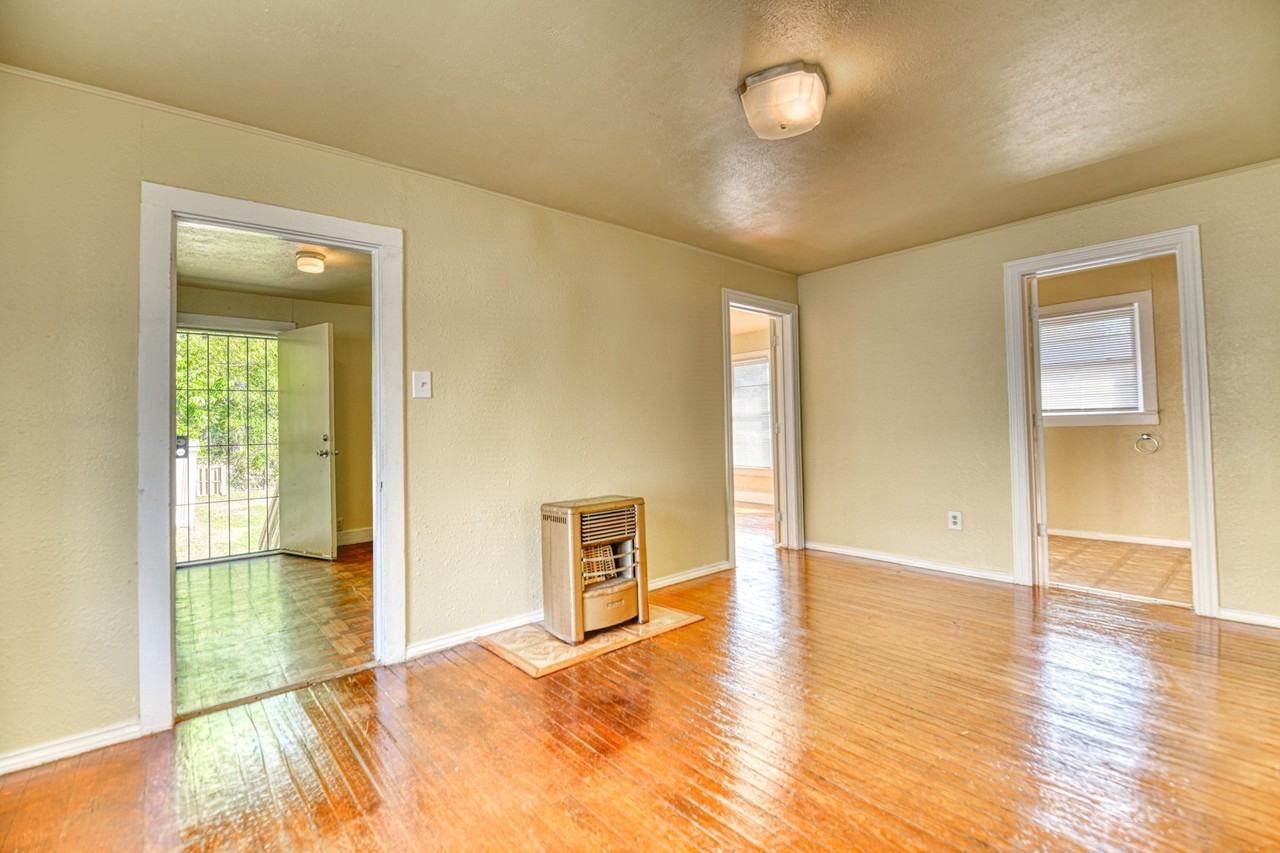 1559 Vermont Ave - Photo 5 of 18