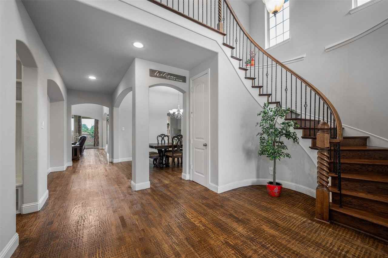 2408 Waterbend Dr - Photo 3 of 36