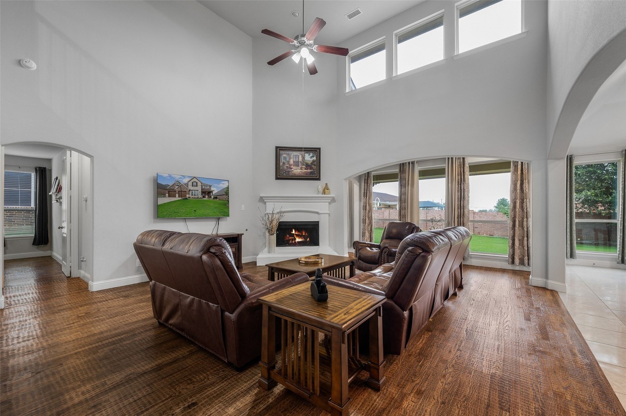 2408 Waterbend Dr - Photo 4 of 36