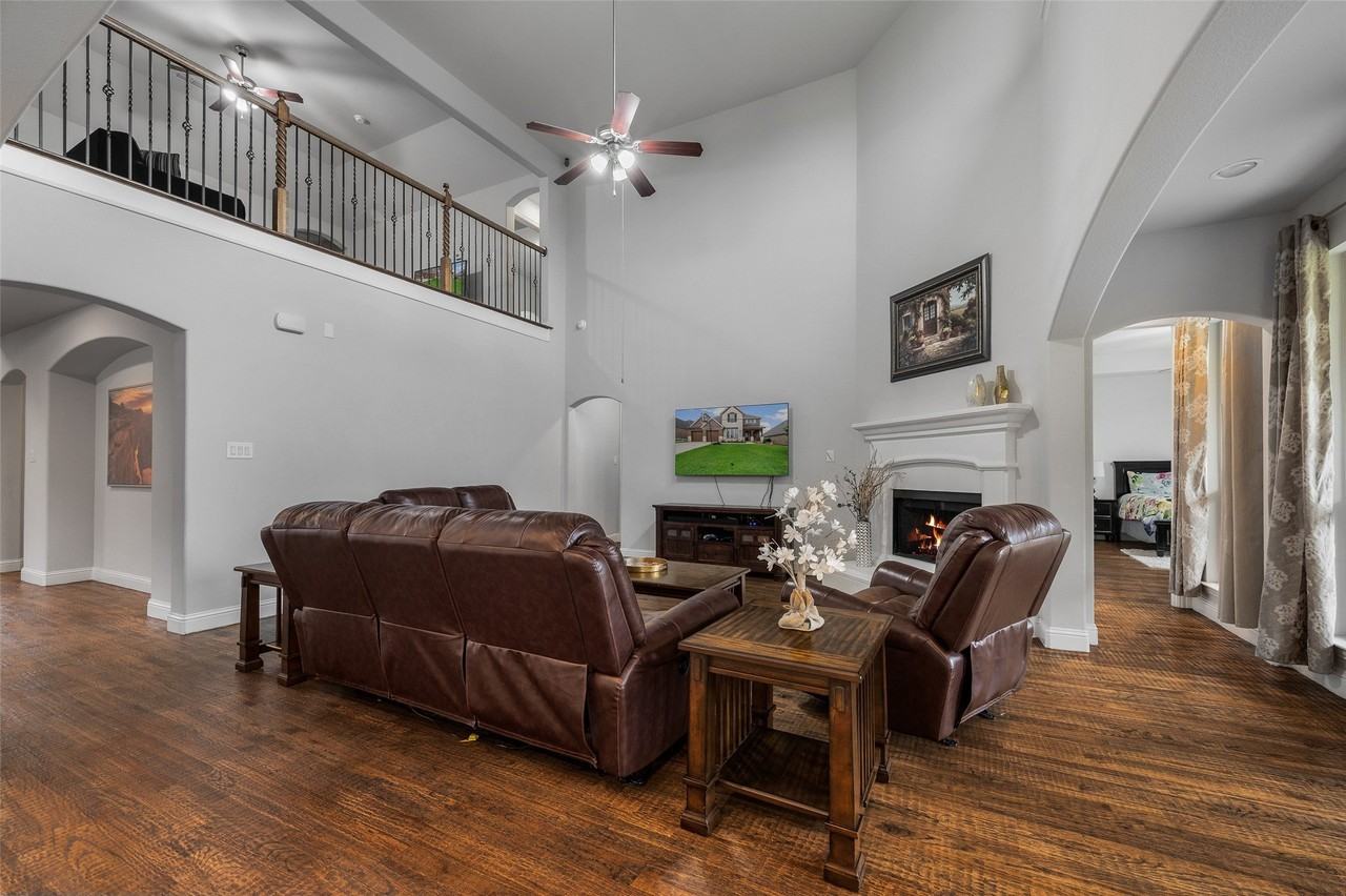 2408 Waterbend Dr - Photo 5 of 36