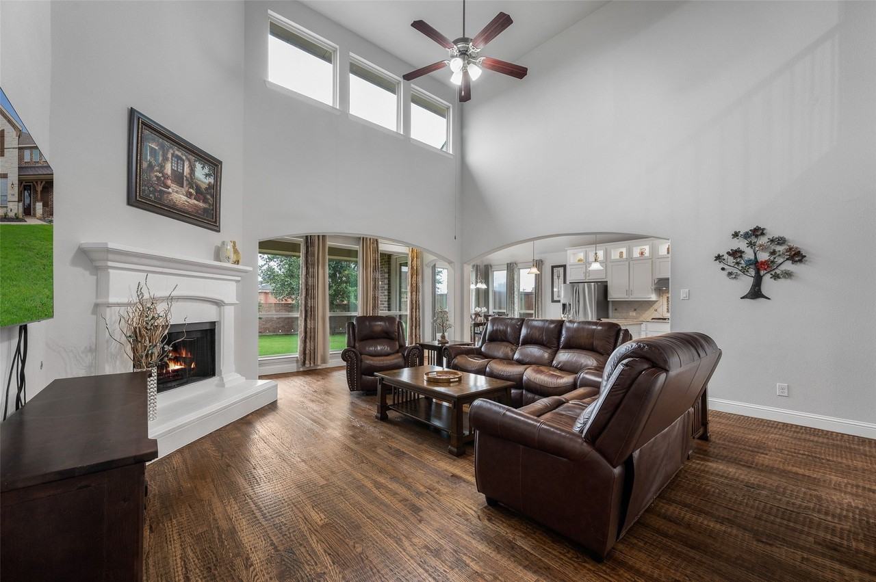 2408 Waterbend Dr - Photo 7 of 36
