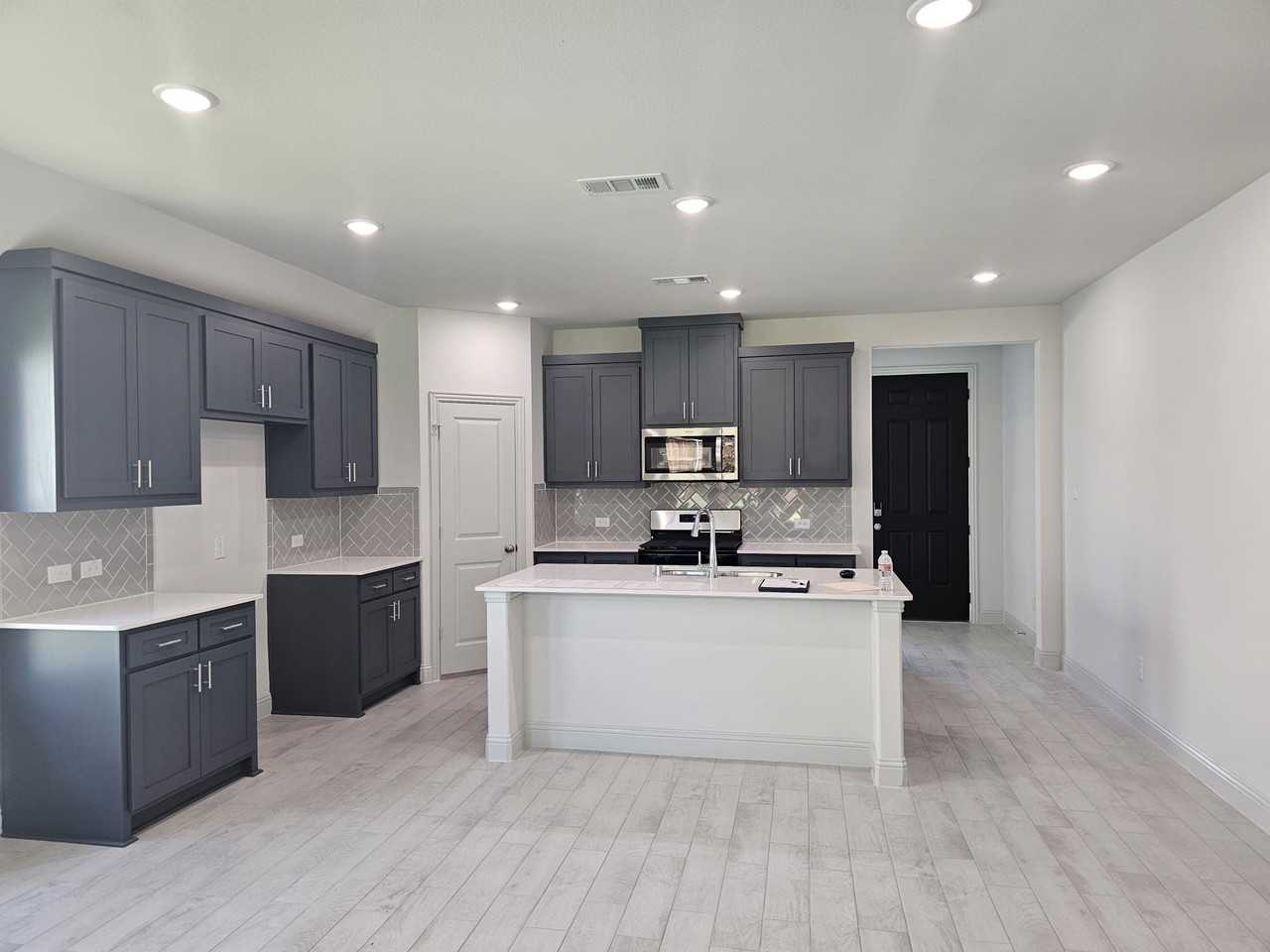 1208 Castiglione Ln - Photo 4 of 19