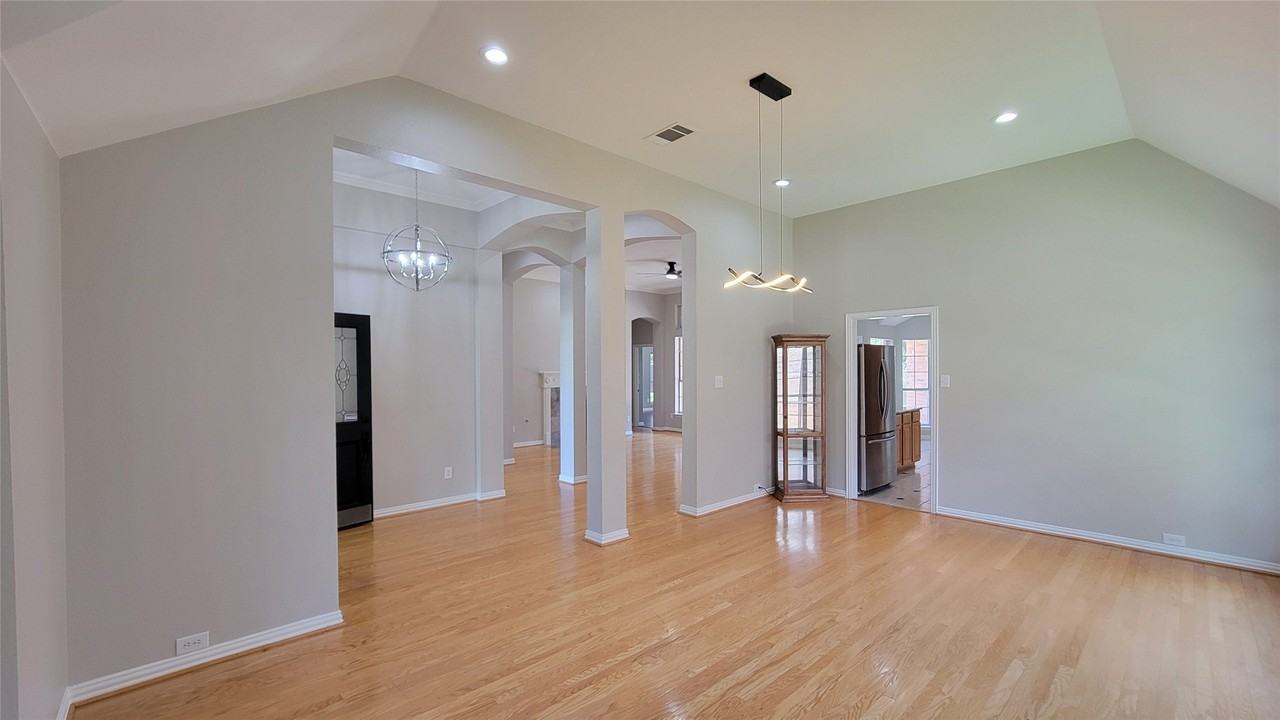 9726 Windy Hollow Dr - Photo 2 of 31