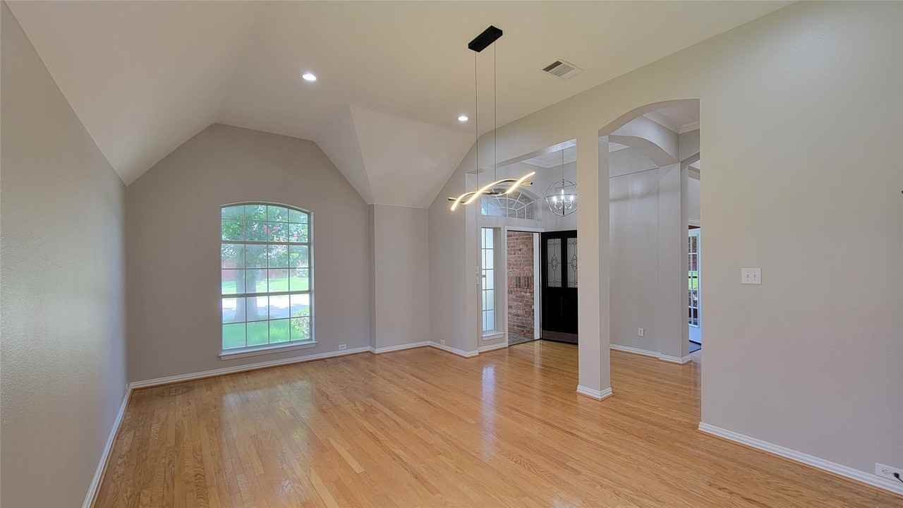 9726 Windy Hollow Dr - Photo 3 of 31