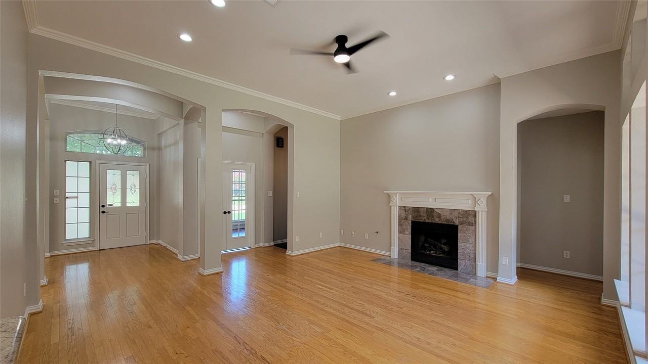 9726 Windy Hollow Dr - Photo 4 of 31