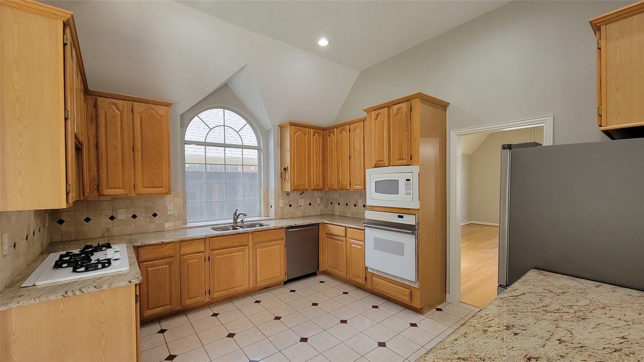 9726 Windy Hollow Dr - Photo 5 of 31