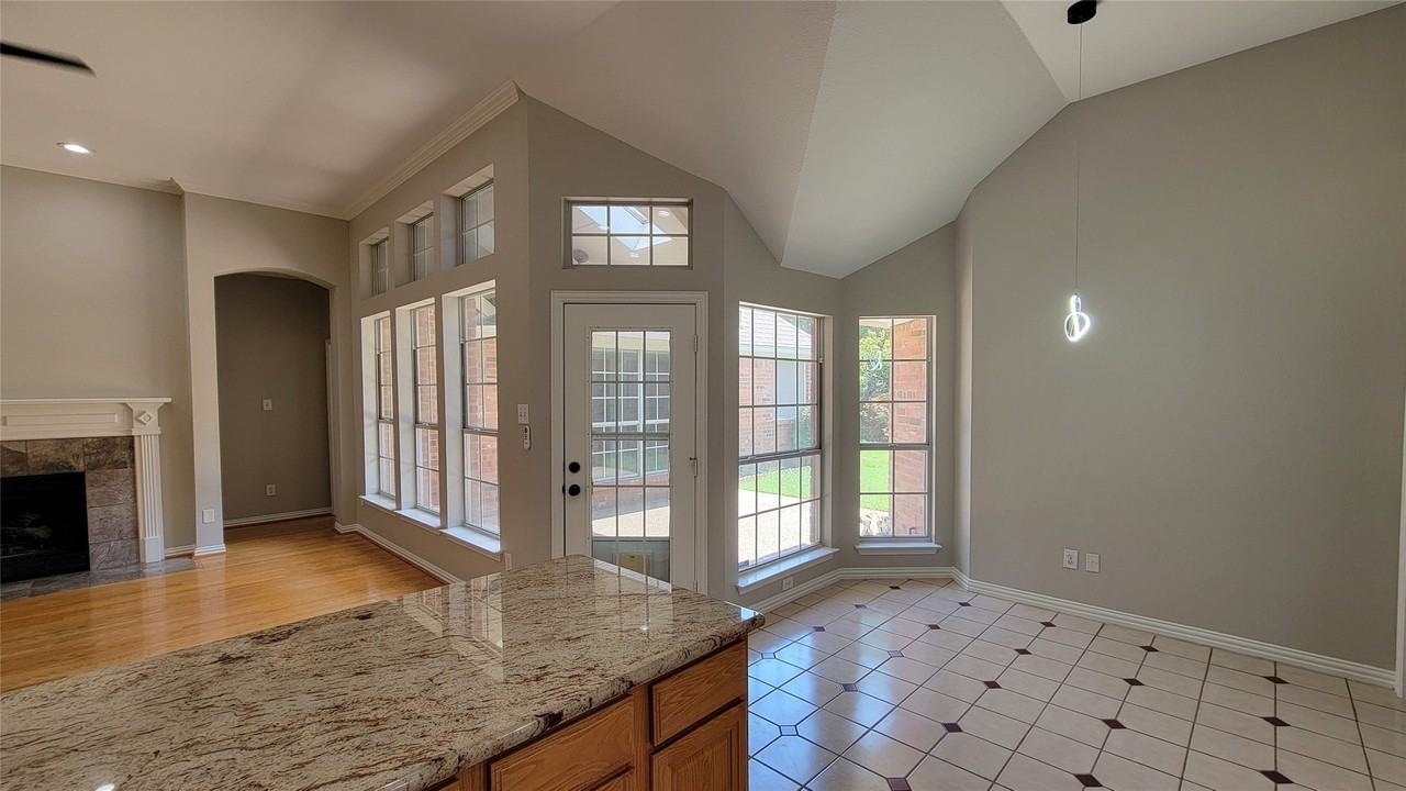 9726 Windy Hollow Dr - Photo 6 of 31