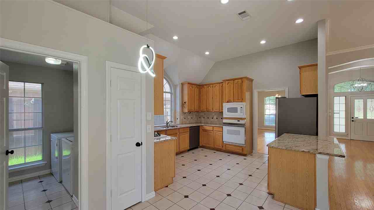 9726 Windy Hollow Dr - Photo 7 of 31