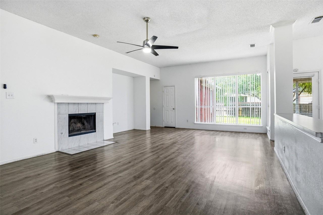 3215 Elmwood Dr - Photo 5 of 17