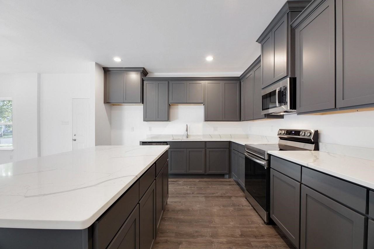 3720 Washington St - Photo 3 of 12