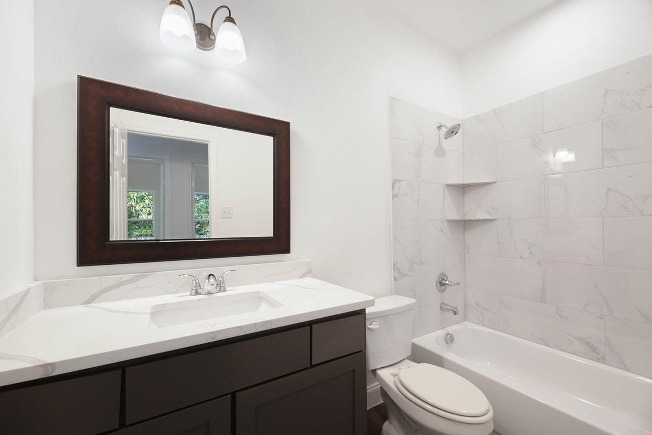 3720 Washington St - Photo 5 of 12