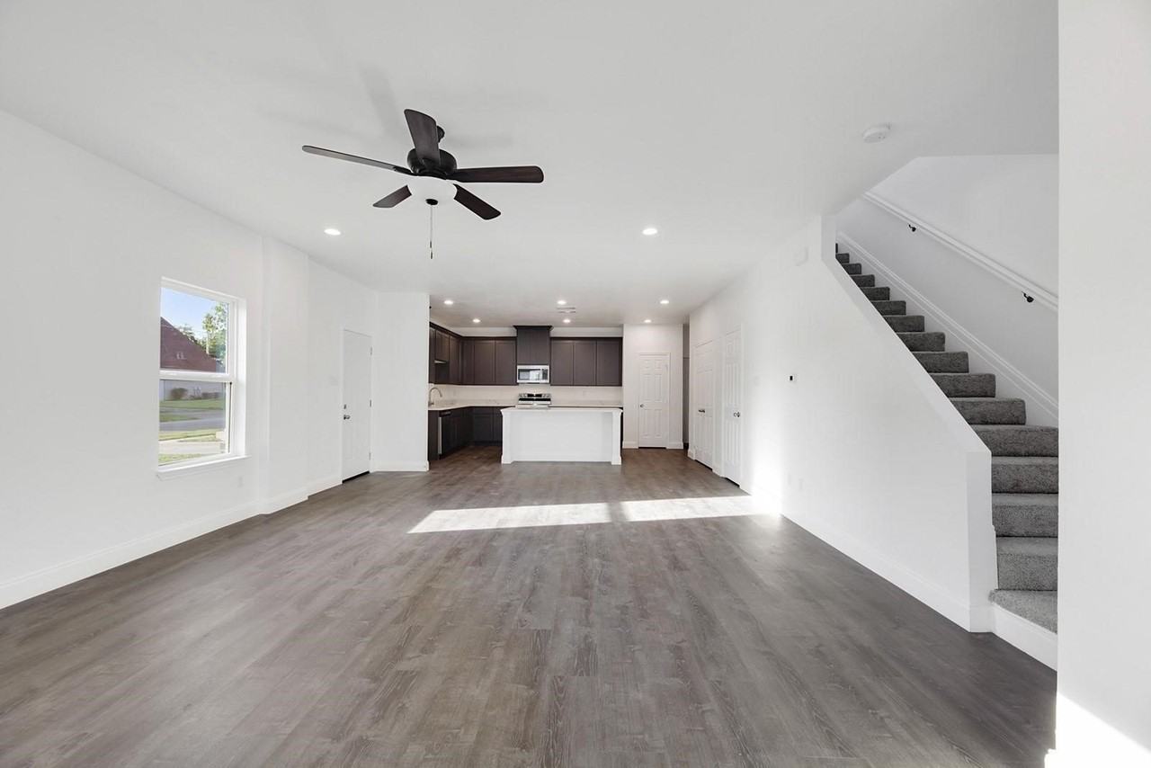 3720 Washington St - Photo 6 of 12