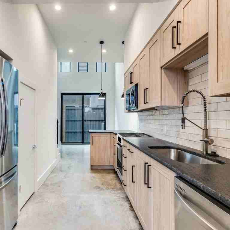 2702 N Carroll Ave #104 - Photo 4 of 26