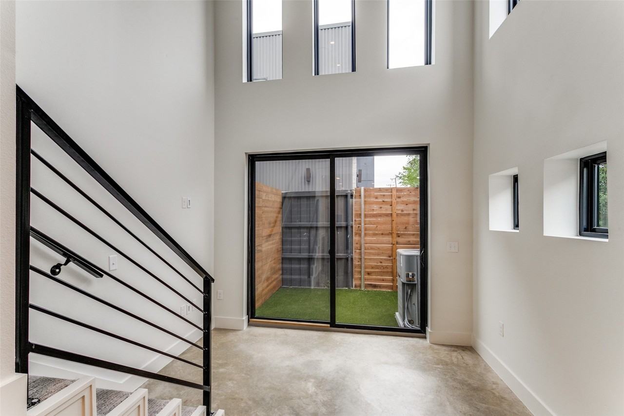 2702 N Carroll Ave #104 - Photo 5 of 26