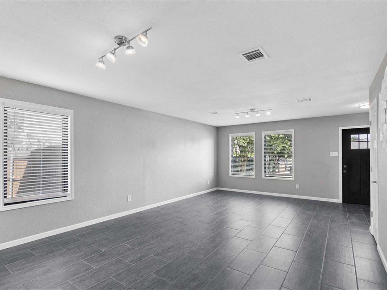 5304 Los Altos Rd - Photo 2 of 30