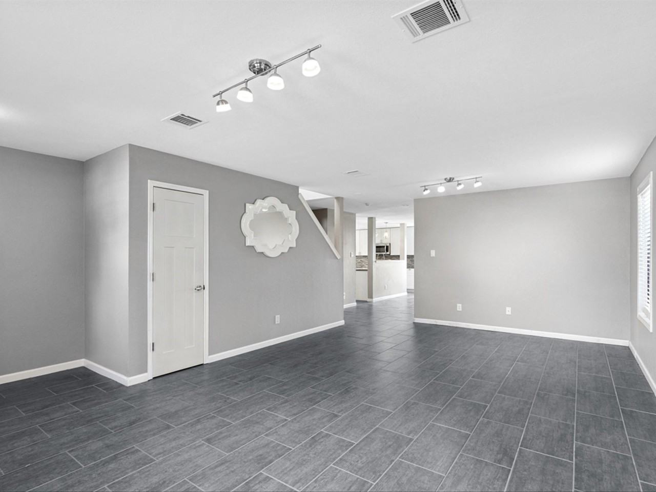 5304 Los Altos Rd - Photo 3 of 30