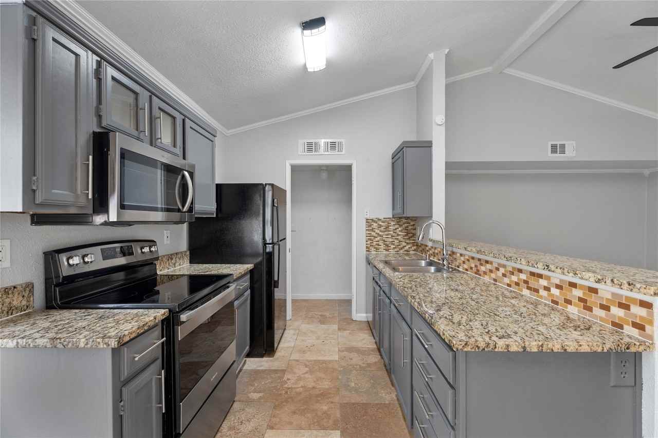4436 Chapman St - Photo 3 of 17