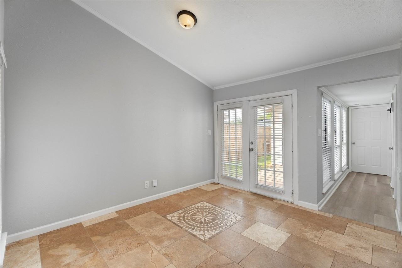 4436 Chapman St - Photo 5 of 17