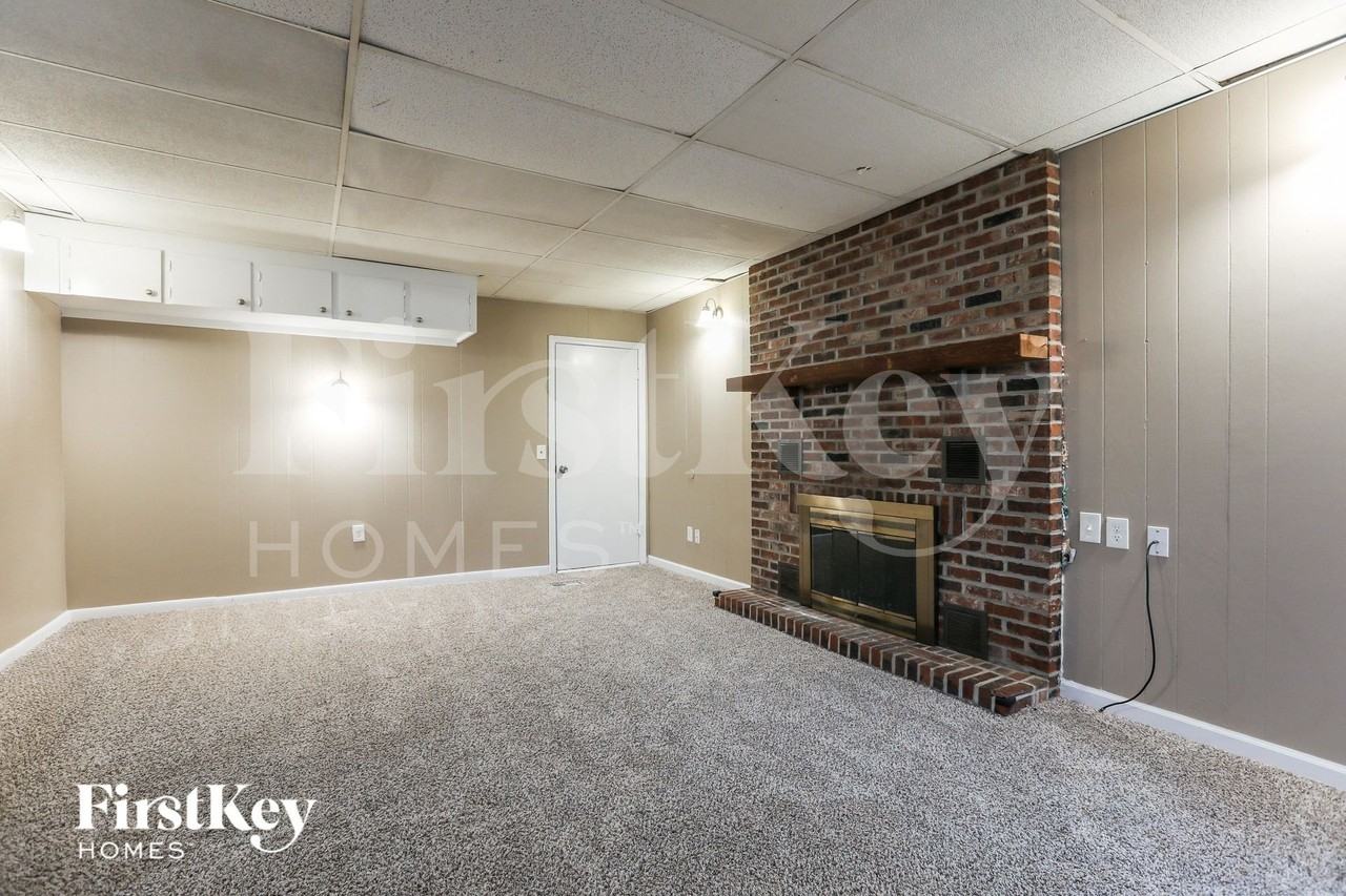 3008 S Scott Ave - Photo 3 of 15