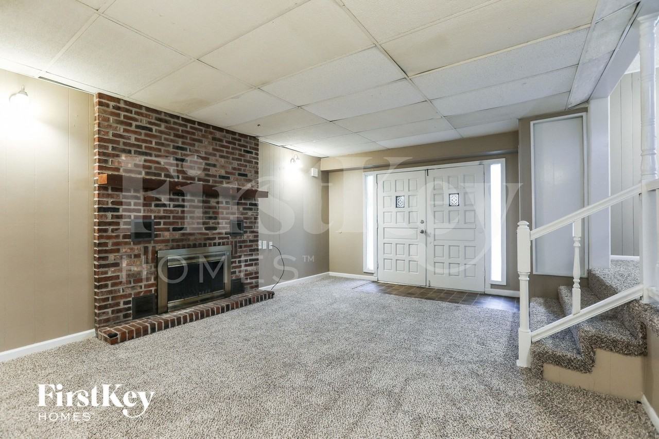 3008 S Scott Ave - Photo 4 of 15