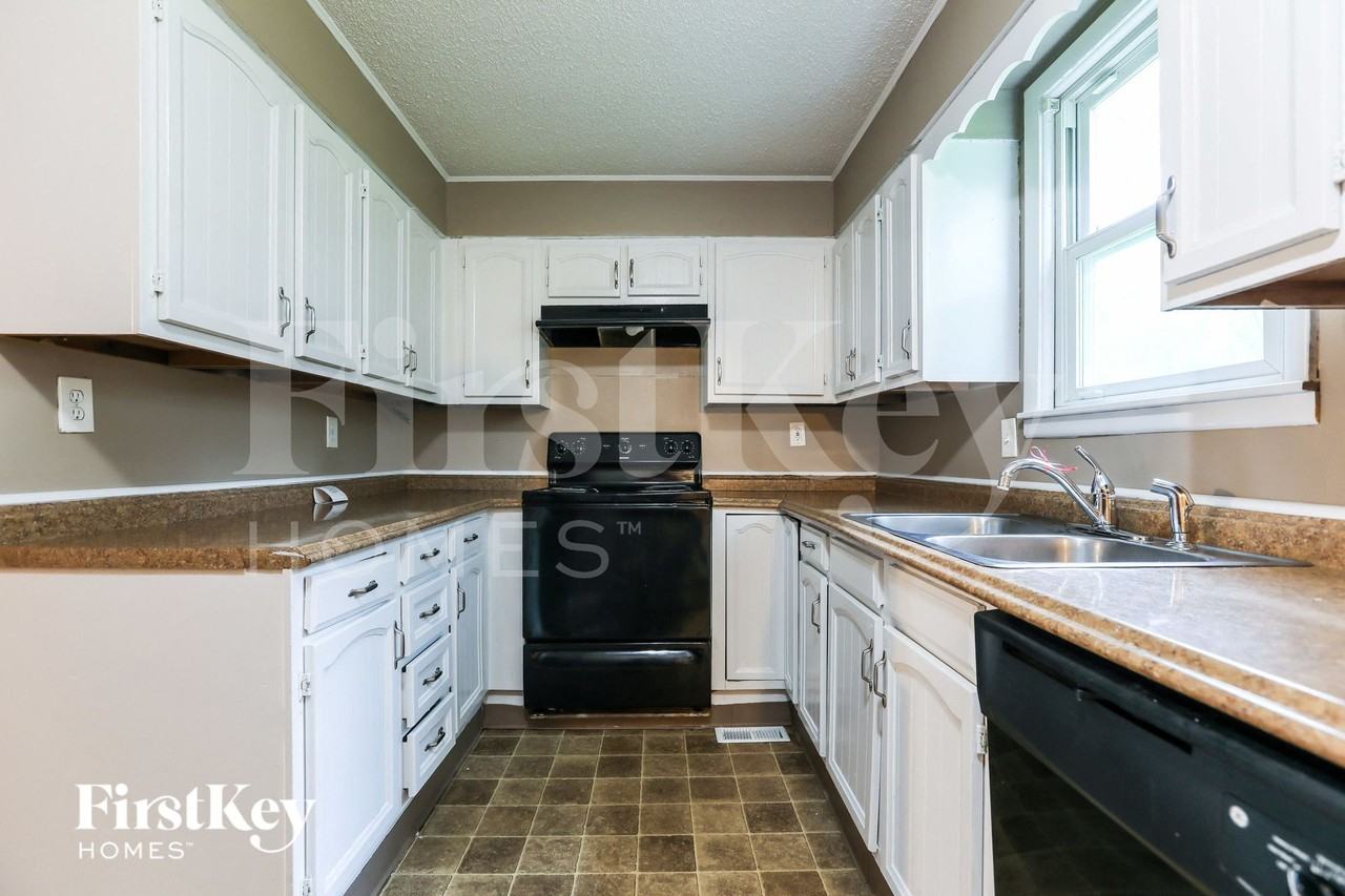 3008 S Scott Ave - Photo 5 of 15