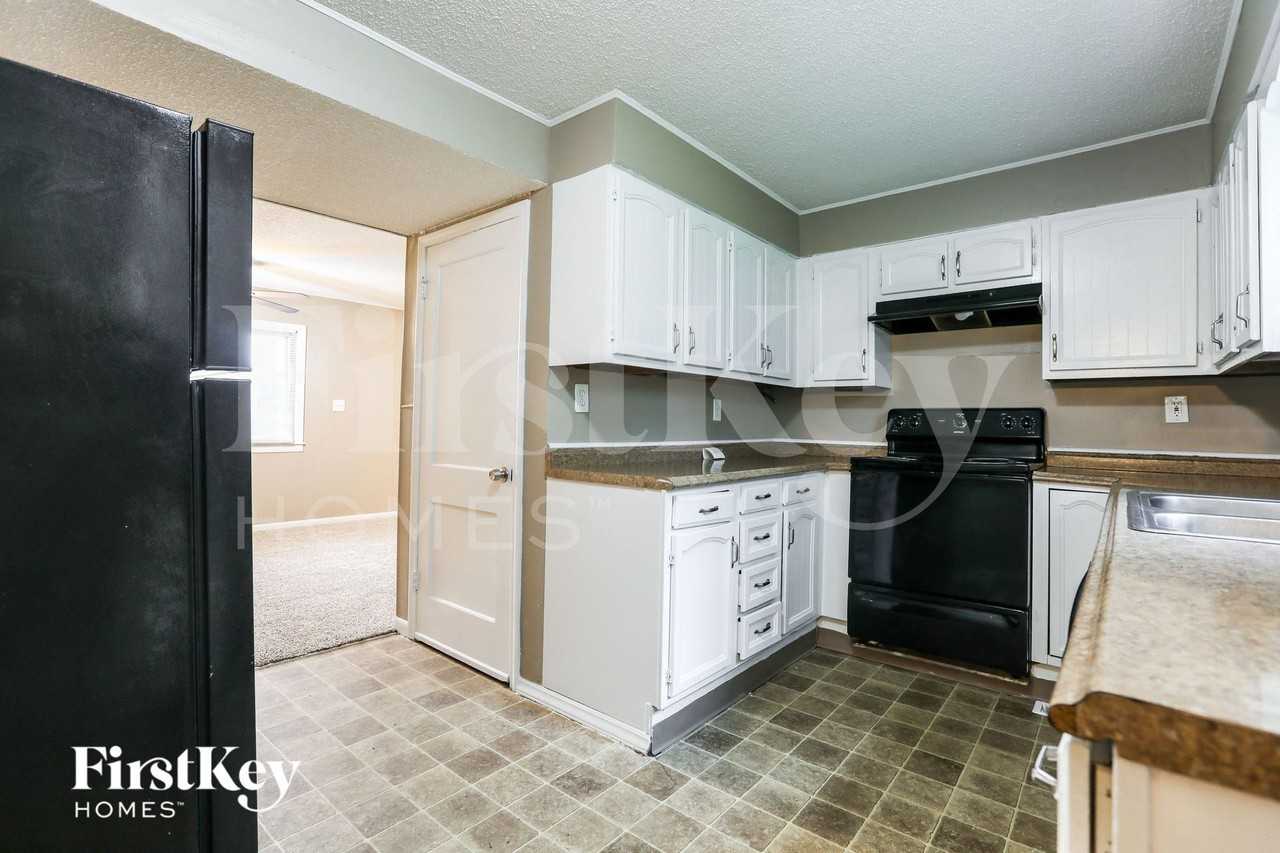 3008 S Scott Ave - Photo 6 of 15
