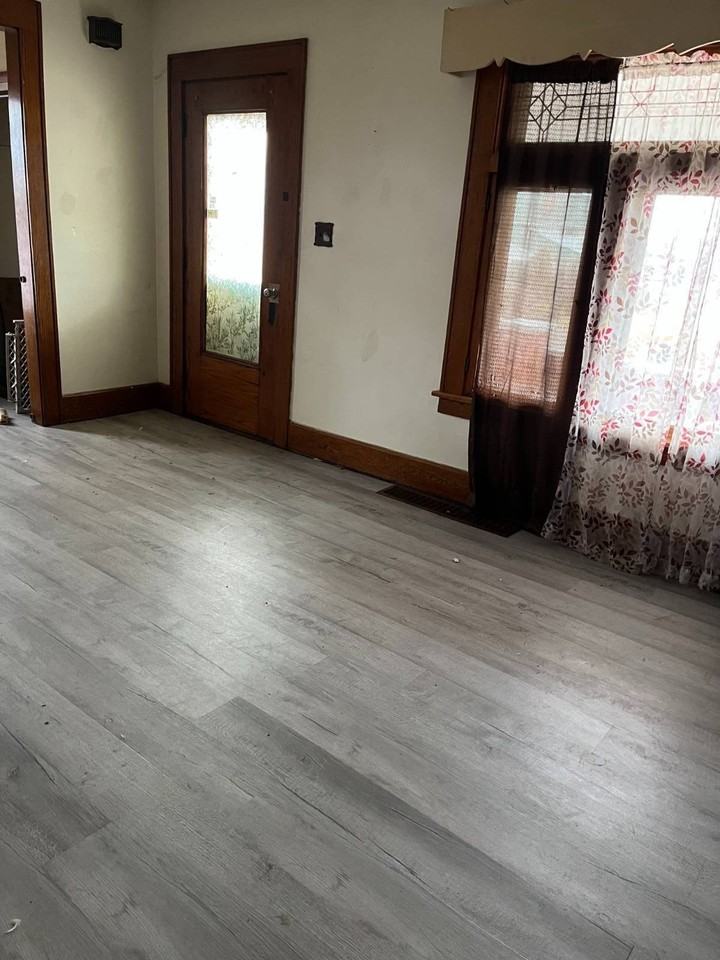 424 Waugh St - Photo 2 of 8