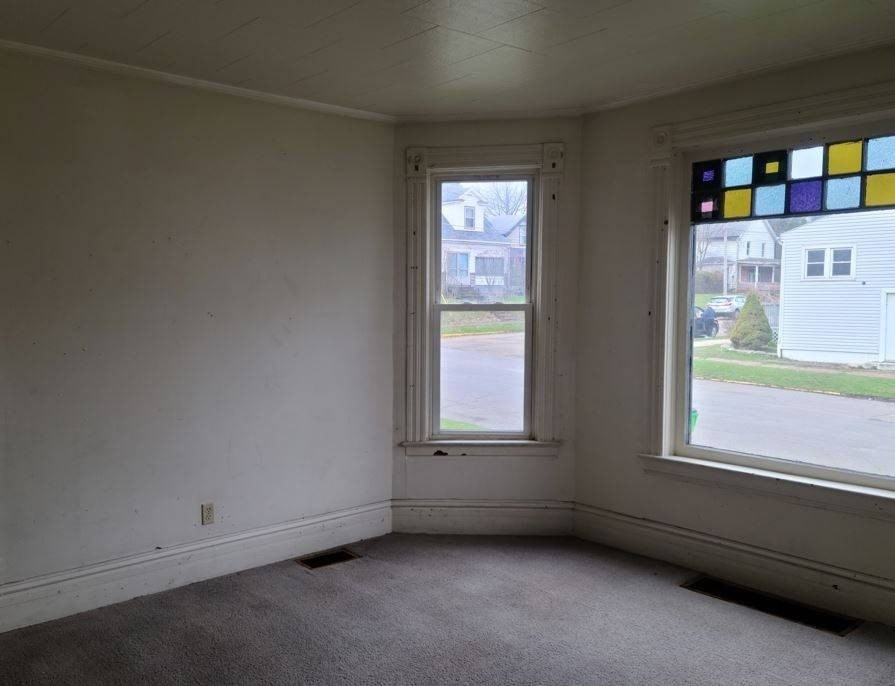 146 S Park Ave - Photo 2 of 6