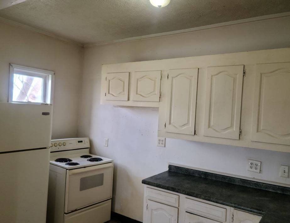 146 S Park Ave - Photo 3 of 6