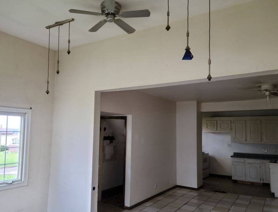 146 S Park Ave - Photo 4 of 6