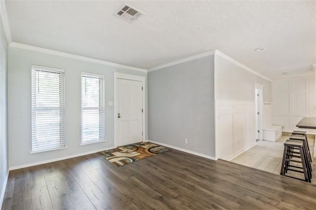 1037 Mobile Cir - Photo 3 of 26