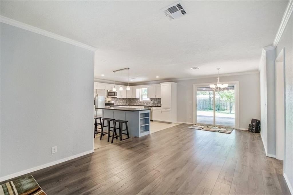 1037 Mobile Cir - Photo 4 of 26