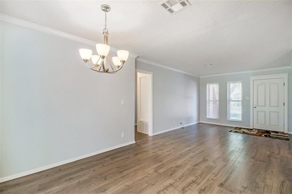 1037 Mobile Cir - Photo 6 of 26
