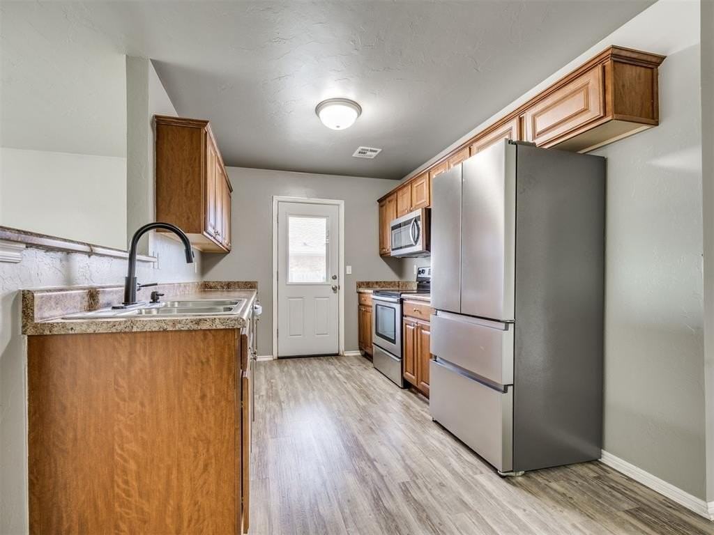 609 E Linden Ln - Photo 6 of 50