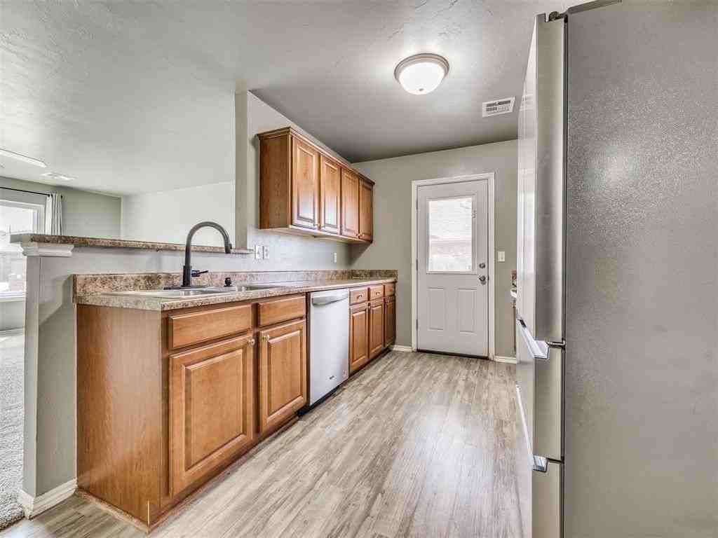 609 E Linden Ln - Photo 7 of 50