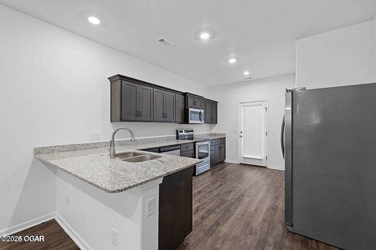 609 Short Leaf Ln - Photo 6 of 19