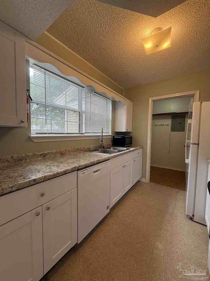3004 Cedarwood Village Ln - Photo 6 of 29