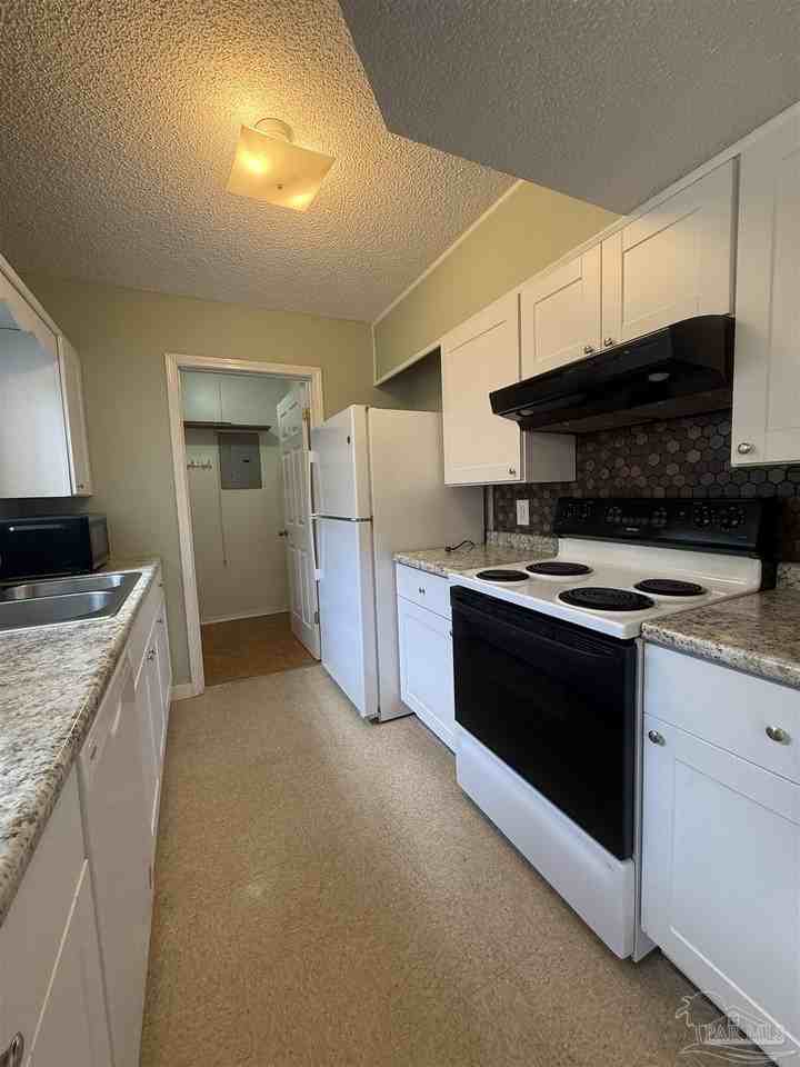 3004 Cedarwood Village Ln - Photo 7 of 29