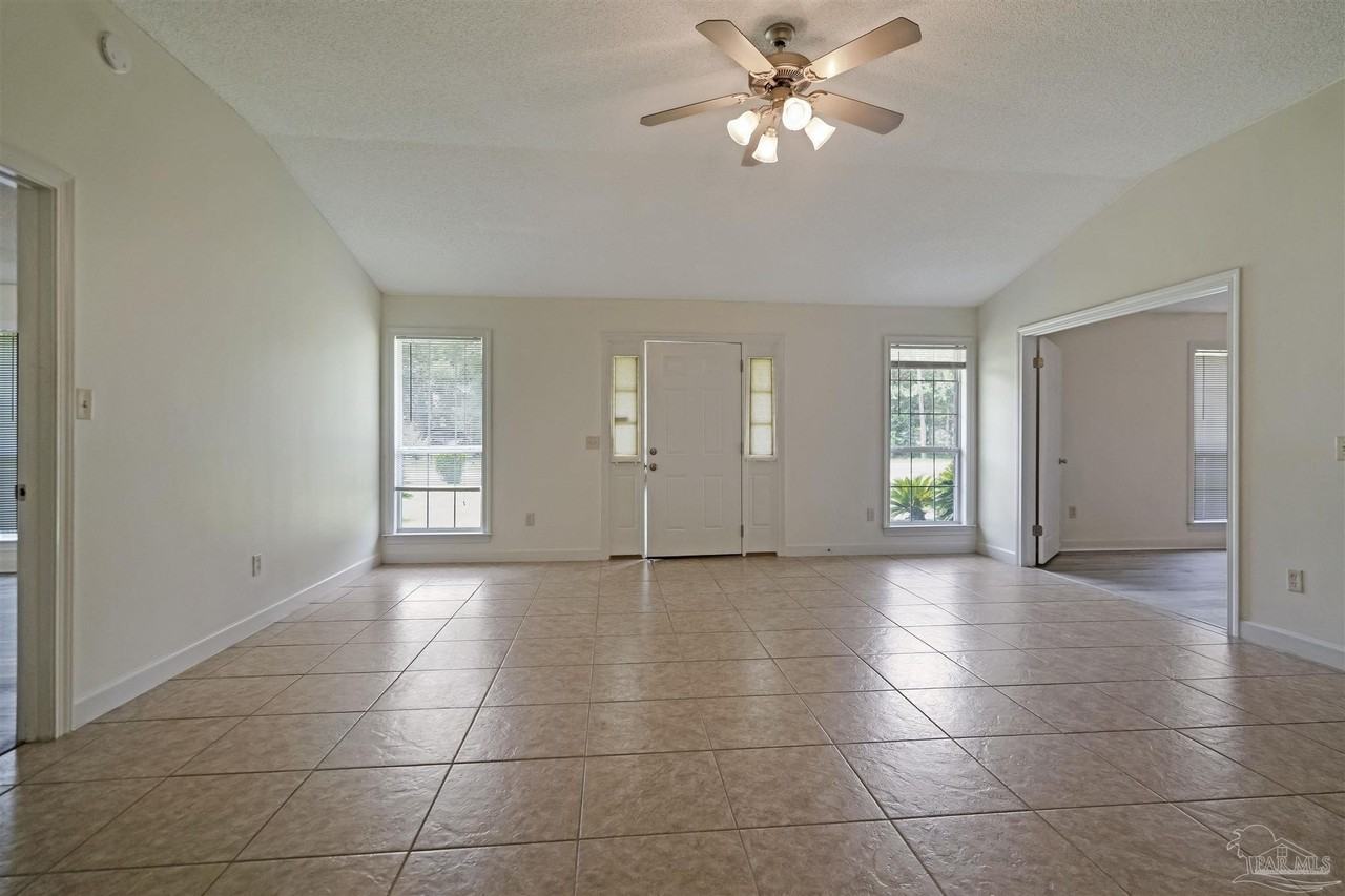 1301 Elliott St - Photo 2 of 18