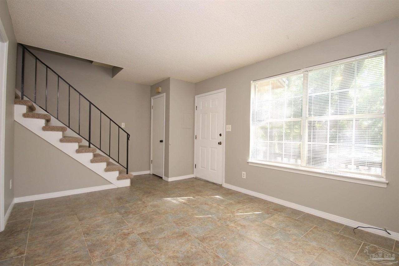 416 Waycross Ave - Photo 2 of 19