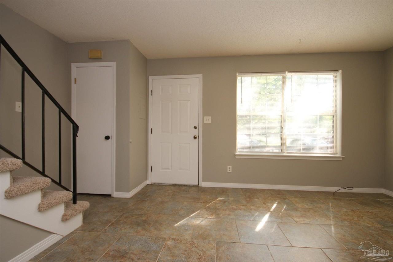 416 Waycross Ave - Photo 3 of 19