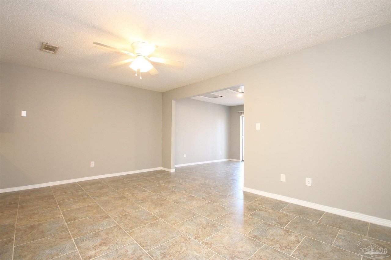416 Waycross Ave - Photo 5 of 19