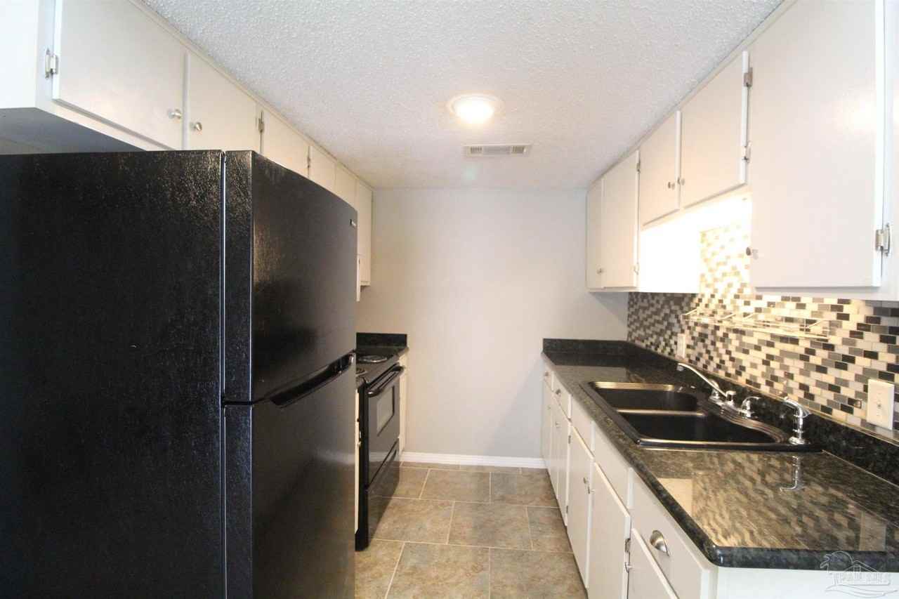 416 Waycross Ave - Photo 7 of 19