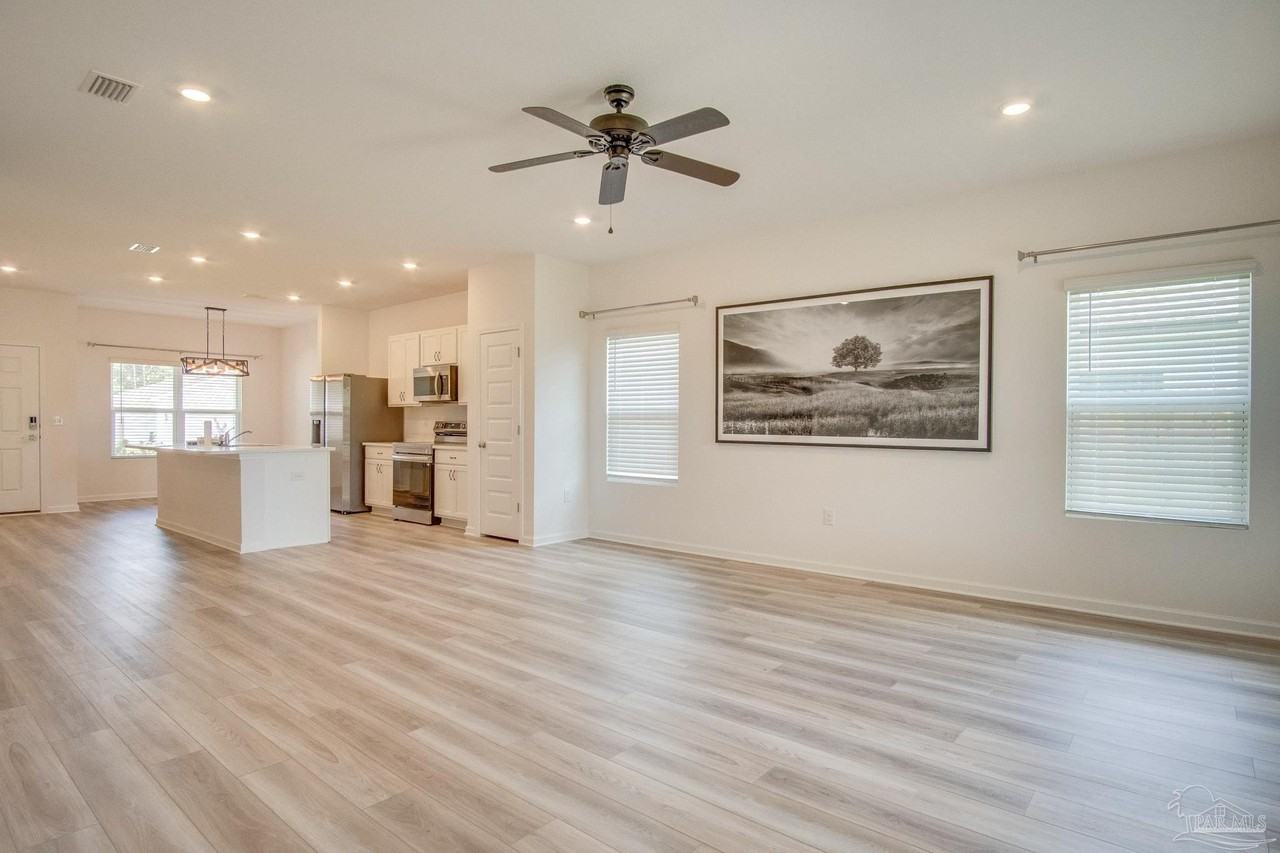 6625 Sun Tree Cir - Photo 4 of 32