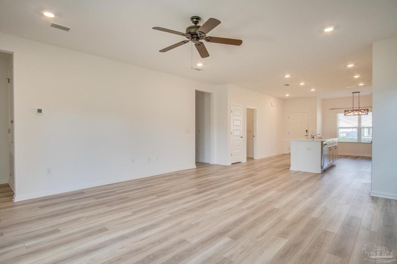 6625 Sun Tree Cir - Photo 6 of 32