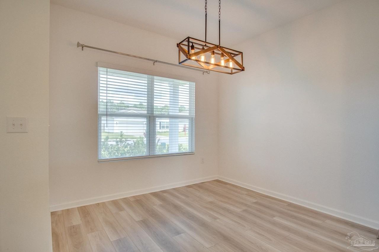 6625 Sun Tree Cir - Photo 7 of 32